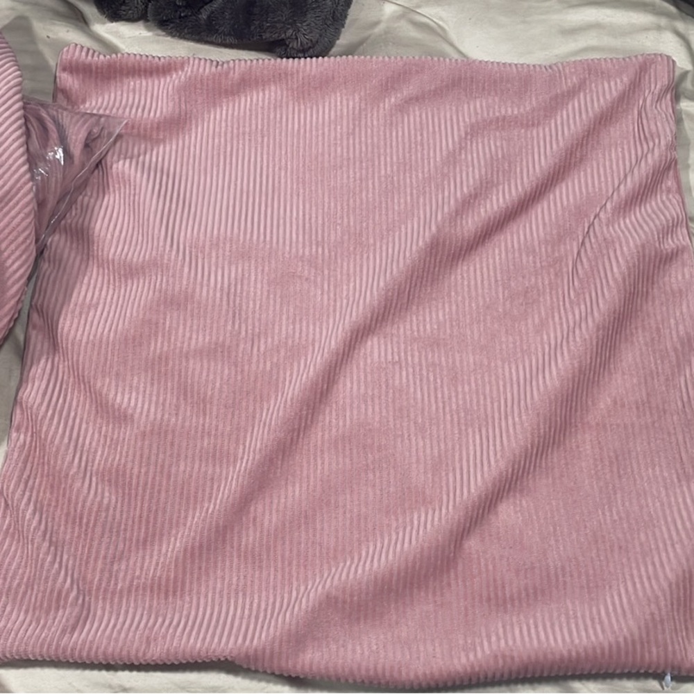 4 square pink pillows